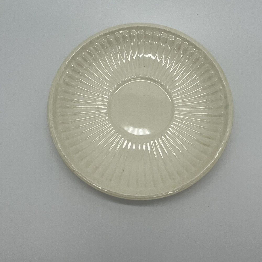 Wedgwood Edme Off-White‎ Ribbed Rim Saucer in Excellent Used Condition 5 1/2"